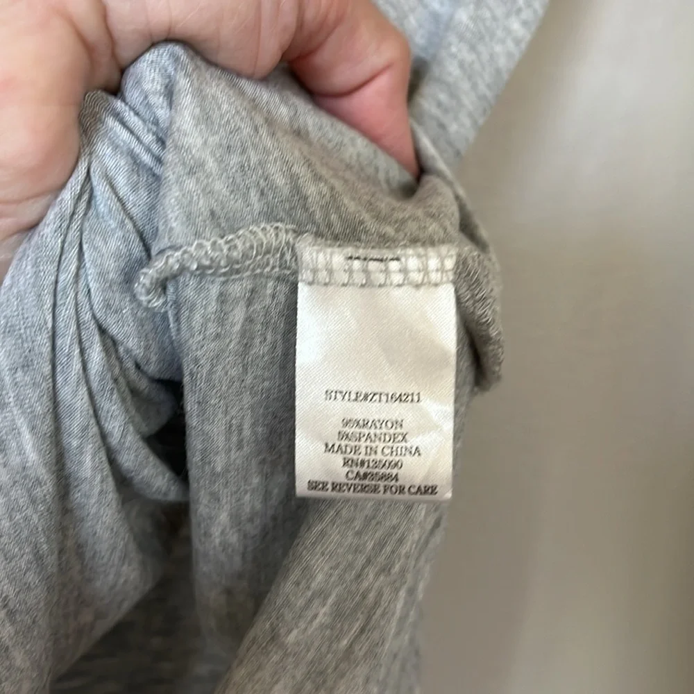 Z Supply V-neck Tee. EUC. Size M - Picture 3 of 5